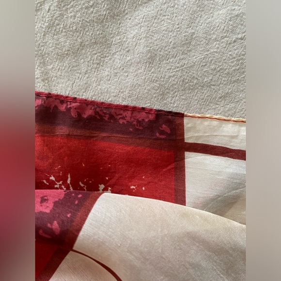 Red and cream vintage silk scarf - Picture 3 of 4
